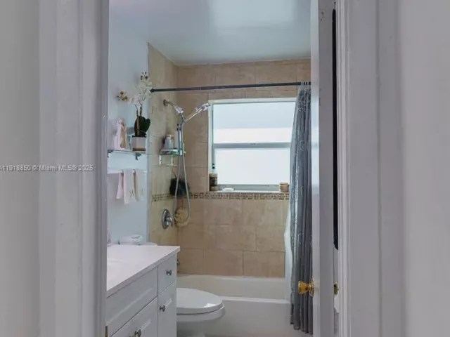 Продажа дома по адресу 1531 NW 182nd St - фото 6822030