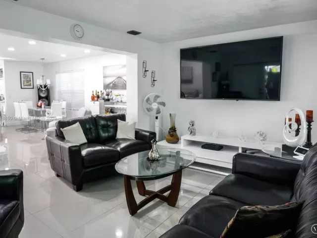 Продажа дома по адресу 1531 NW 182nd St - фото 6822031