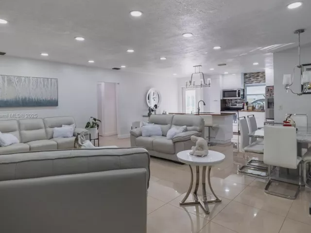 Продажа дома по адресу 1531 NW 182nd St - фото 6822032