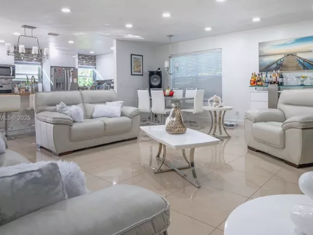 Продажа дома по адресу 1531 NW 182nd St - фото 6822033