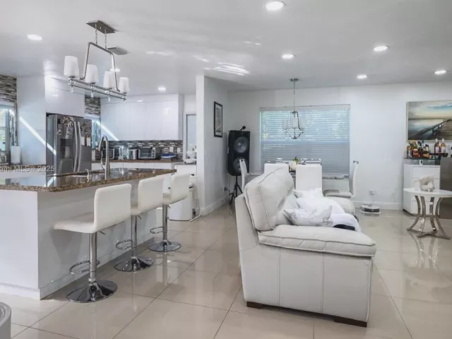 Продажа дома по адресу 1531 NW 182nd St - фото 6822036