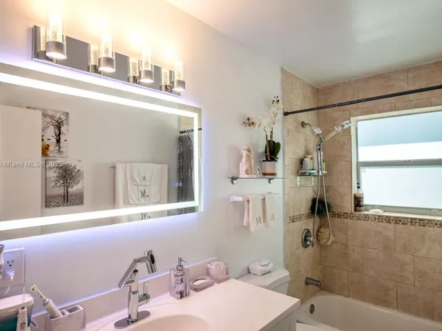 Продажа дома по адресу 1531 NW 182nd St - фото 6822028