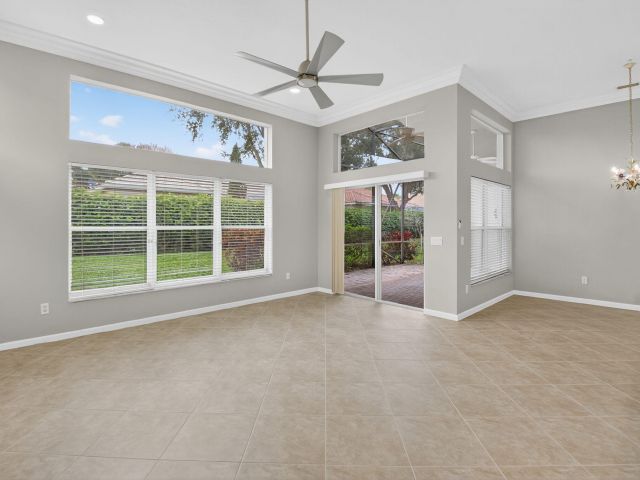 Продажа дома по адресу 7232 Morocca Lake Drive - фото 6823763