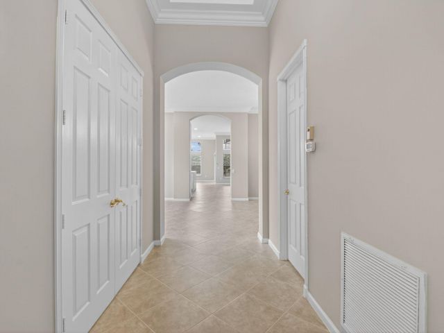 Продажа дома по адресу 7232 Morocca Lake Drive - фото 6823779