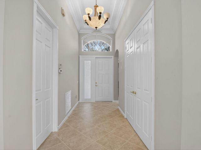 Продажа дома по адресу 7232 Morocca Lake Drive - фото 6823780