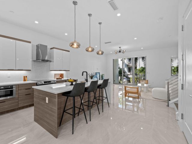 Продажа дома по адресу 1731 NW 40th Drive - фото 6840583