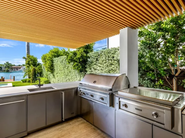 Продажа дома по адресу 94 S Hibiscus Dr - фото 6826526