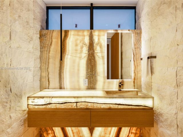 Продажа дома по адресу 94 S Hibiscus Dr - фото 6826525