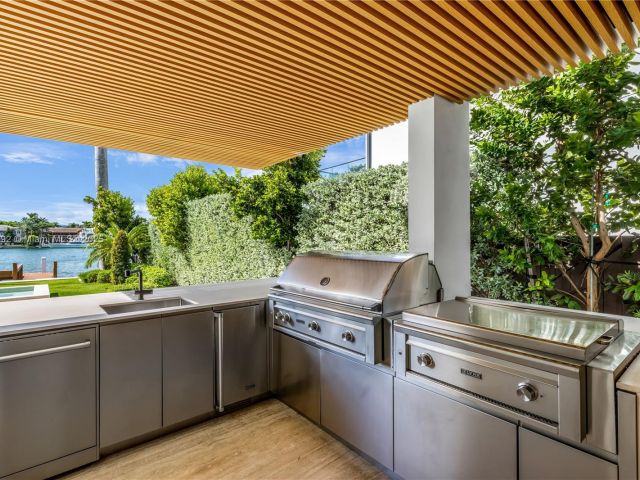 Продажа дома по адресу 94 S Hibiscus Dr - фото 6826526