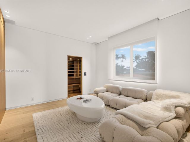 Продажа дома по адресу 94 S Hibiscus Dr - фото 6826530