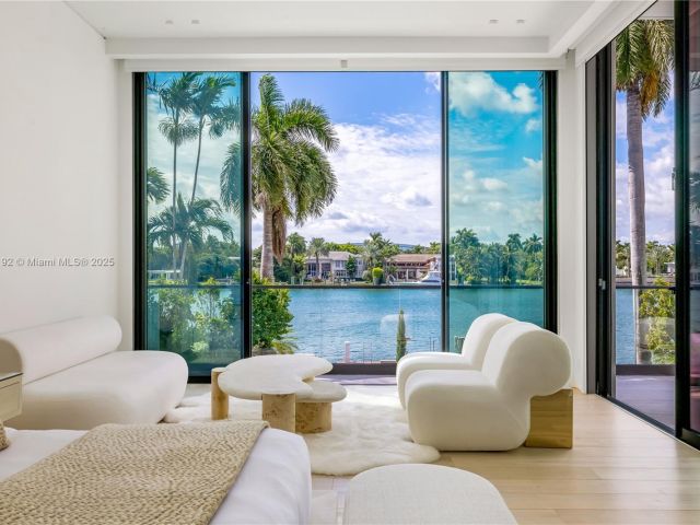 Продажа дома по адресу 94 S Hibiscus Dr - фото 6826533