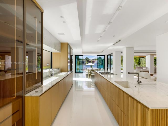 Продажа дома по адресу 94 S Hibiscus Dr - фото 6826537