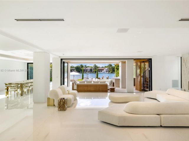 Продажа дома по адресу 94 S Hibiscus Dr - фото 6826538