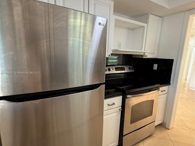 Продажа дома по адресу 300 NW 42nd St - фото 7467616