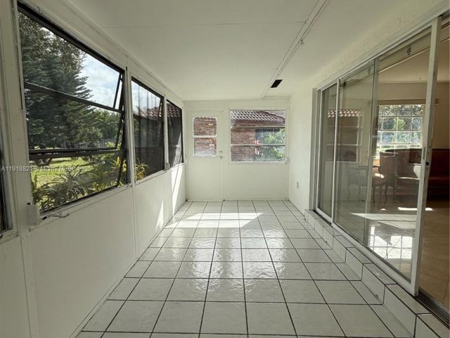 Продажа дома по адресу 300 NW 42nd St - фото 7467622