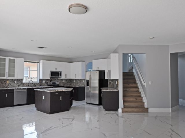 Дом в аренду по адресу 12522 NW 18th Manor - фото 6830820