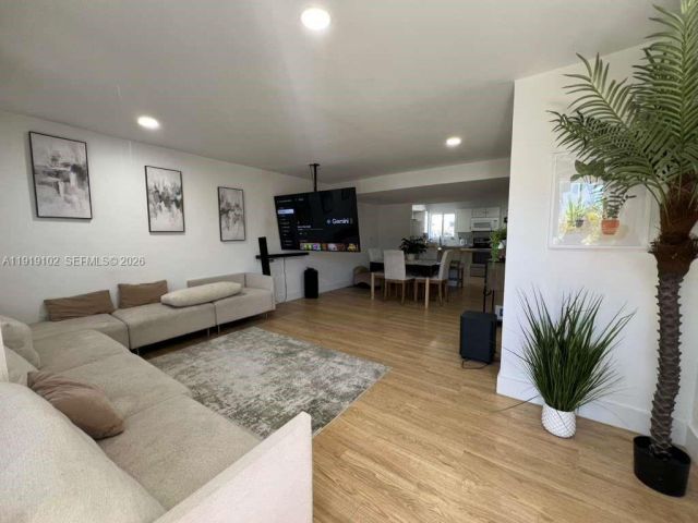 Дом в аренду по адресу 1480 NE 151st St 101 - фото 7449188