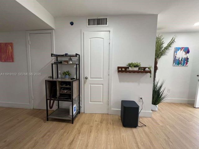 Дом в аренду по адресу 1480 NE 151st St 101 - фото 7449190