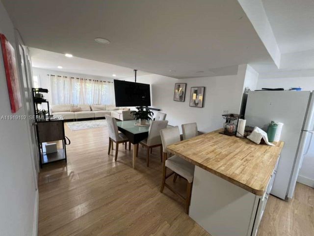 Дом в аренду по адресу 1480 NE 151st St 101 - фото 7449193