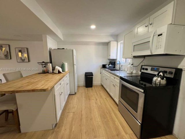 Дом в аренду по адресу 1480 NE 151st St 101 - фото 7449200