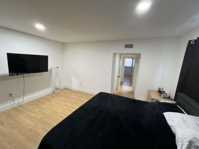 Дом в аренду по адресу 1480 NE 151st St 101 - фото 7449209