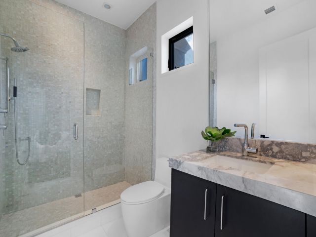 Продажа дома по адресу 701 Sanctuary Drive - фото 6863774