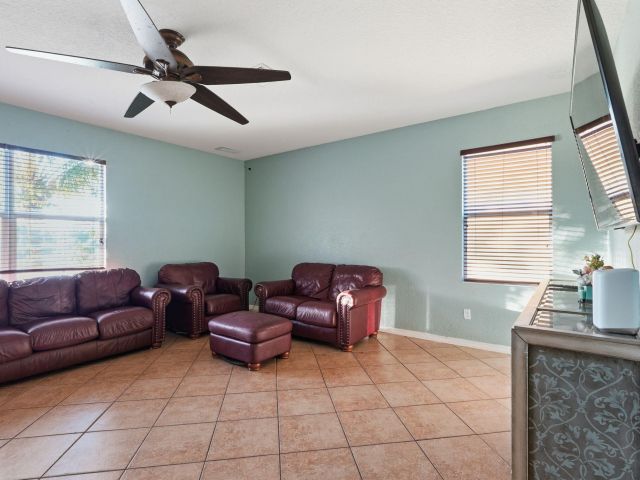 Продажа дома по адресу 799 Quartz Terrace - фото 6834445