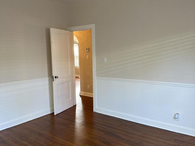 Дом в аренду по адресу 229 Lakeland Drive - фото 6829869