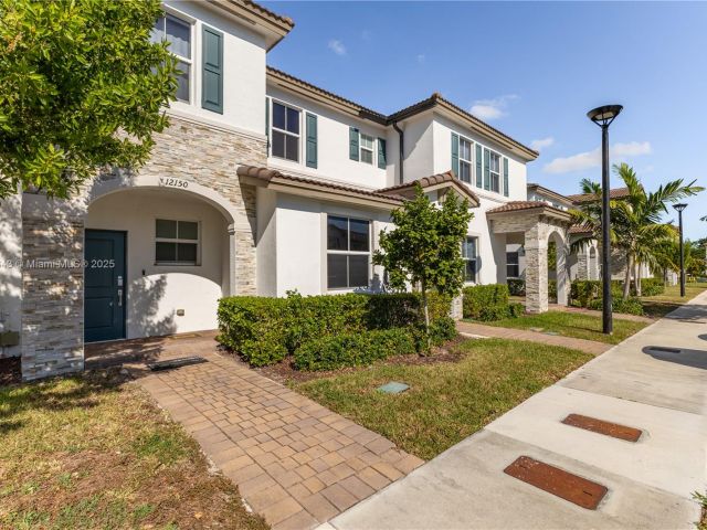 Дом в аренду по адресу 12150 NW 23rd Ct 0 - фото 7439714