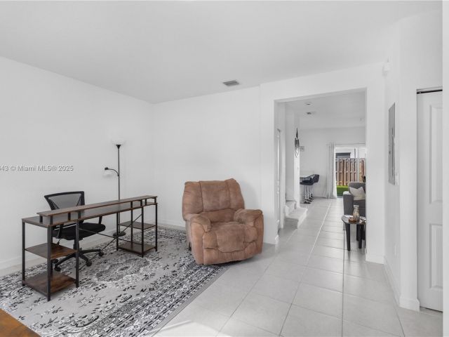 Дом в аренду по адресу 12150 NW 23rd Ct 0 - фото 7439716