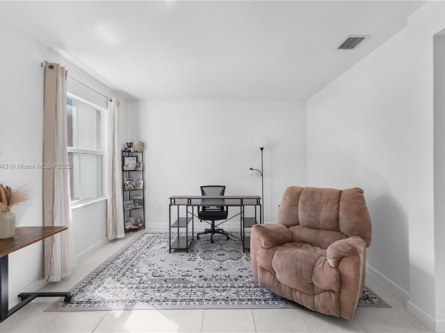 Дом в аренду по адресу 12150 NW 23rd Ct 0 - фото 7439717