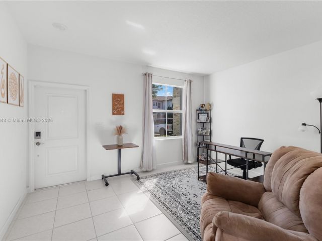 Дом в аренду по адресу 12150 NW 23rd Ct 0 - фото 7439718