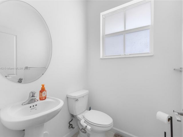 Дом в аренду по адресу 12150 NW 23rd Ct 0 - фото 7439719