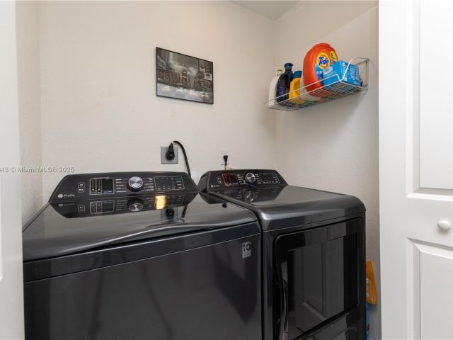 Дом в аренду по адресу 12150 NW 23rd Ct 0 - фото 7439720