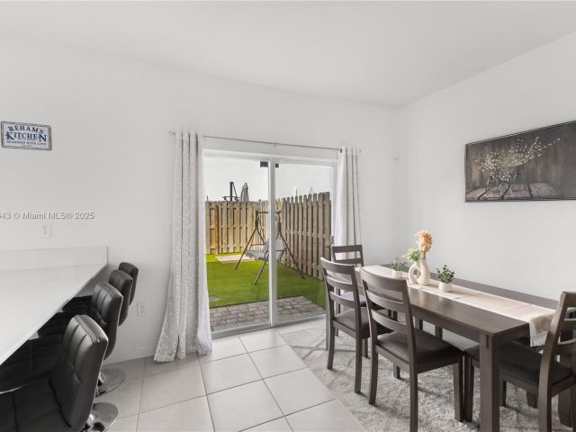 Дом в аренду по адресу 12150 NW 23rd Ct 0 - фото 7439723