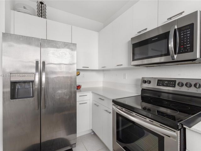 Дом в аренду по адресу 12150 NW 23rd Ct 0 - фото 7439728