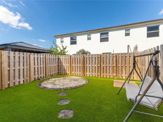 Дом в аренду по адресу 12150 NW 23rd Ct 0 - фото 7439731