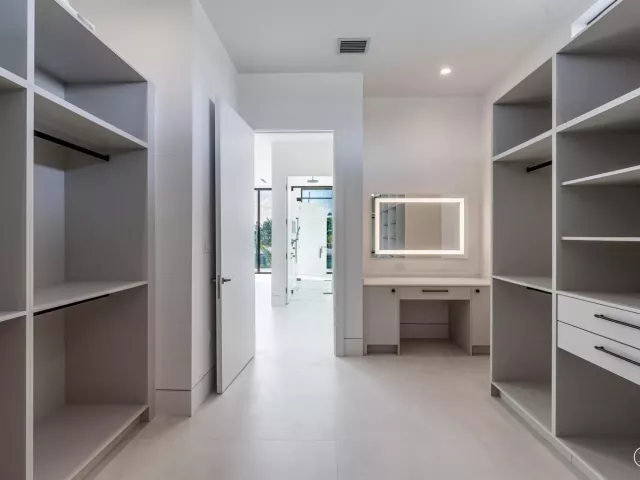 Продажа дома по адресу 2612 NE 4th Street - фото 7997191