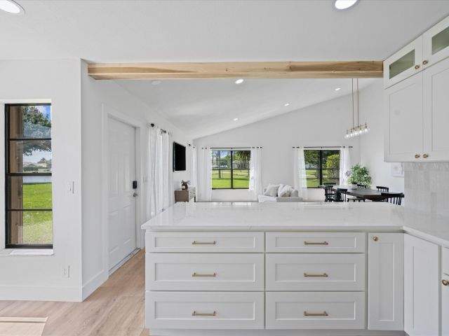 Дом в аренду по адресу 4451 Willow Pond Road B - фото 6829834