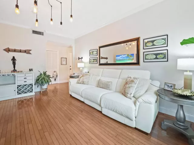 Дом в аренду по адресу 1211 Algeria Ave * - фото 6841255