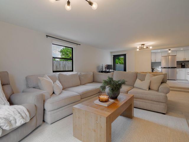 Продажа дома по адресу 537 NE 14th Court - фото 6871285