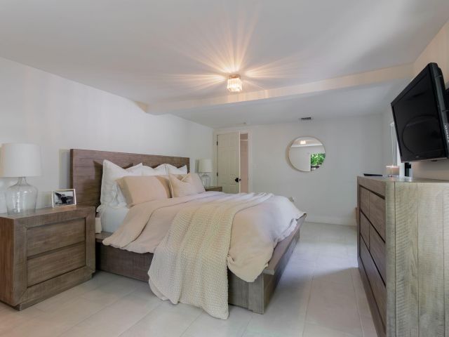 Продажа дома по адресу 537 NE 14th Court - фото 6871290