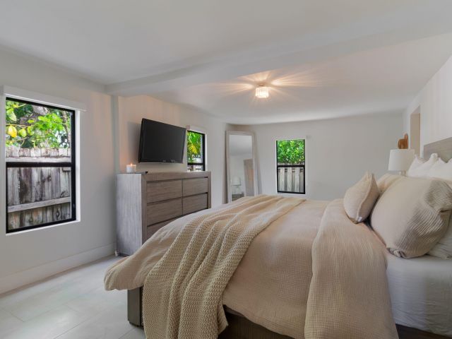 Продажа дома по адресу 537 NE 14th Court - фото 6871291