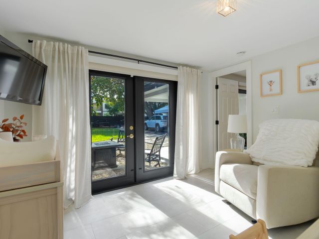 Продажа дома по адресу 537 NE 14th Court - фото 6871293