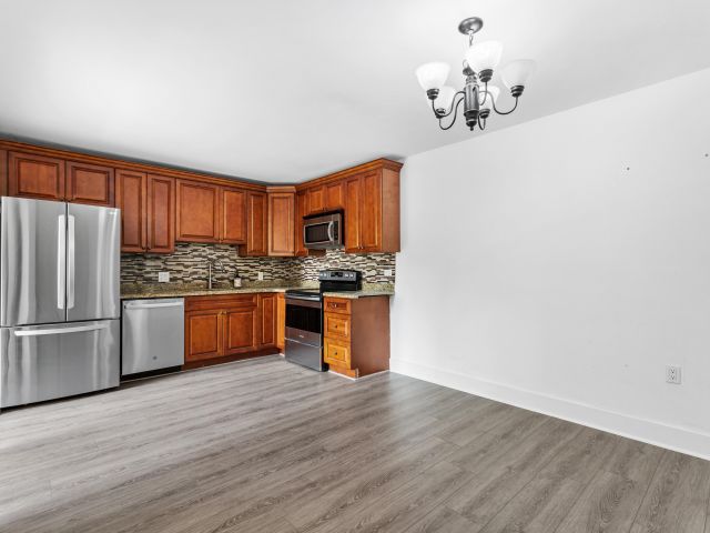 Дом в аренду по адресу 1700 Embassy Drive 708 - фото 6829763