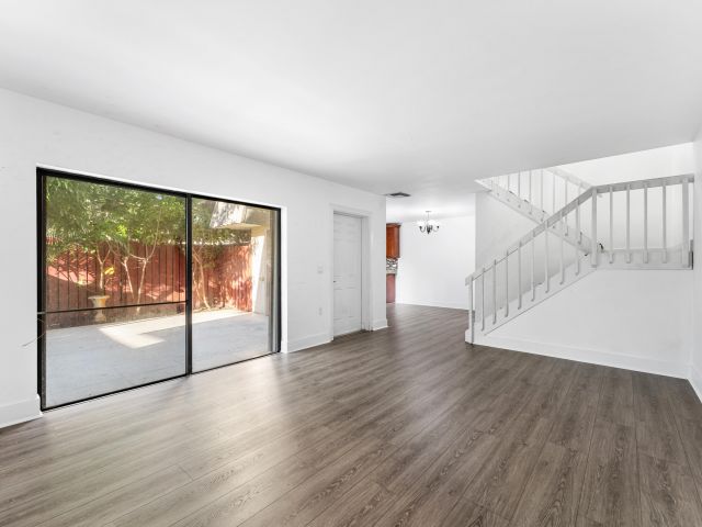 Дом в аренду по адресу 1700 Embassy Drive 708 - фото 6829770