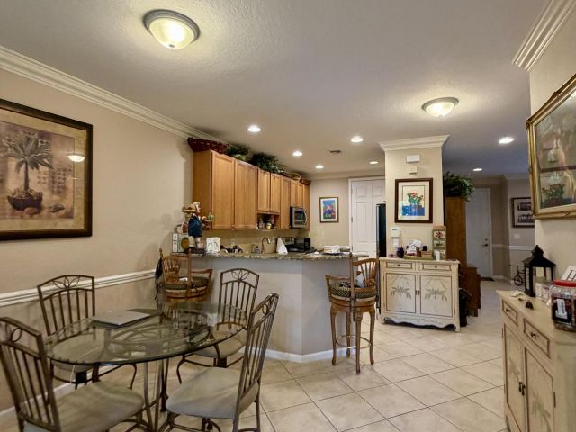 Дом в аренду по адресу 16129 Poppyseed Circle 1605 - фото 6828932