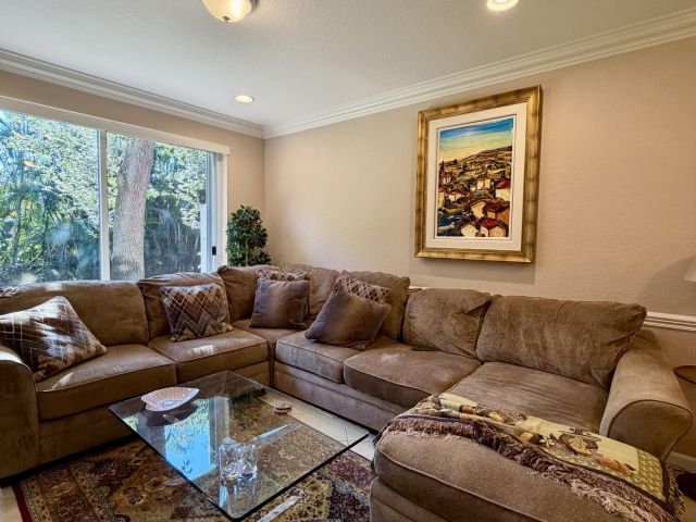 Дом в аренду по адресу 16129 Poppyseed Circle 1605 - фото 6828933