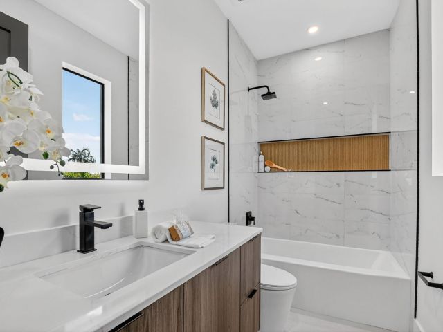 Продажа дома по адресу 1224 SW 13 Street - фото 6836768