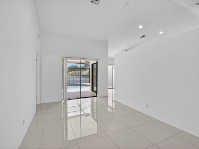 Дом в аренду по адресу 488 NW 13th Street - фото 6854473